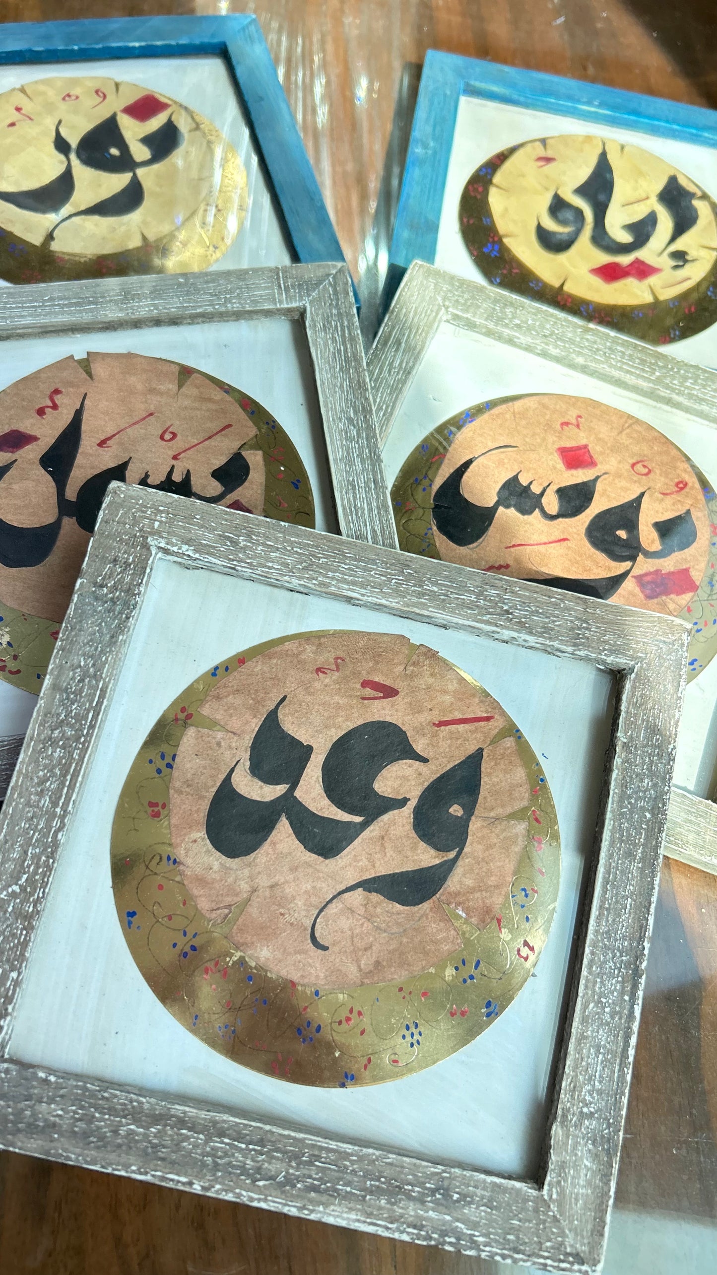 CUSTOMIZE YOUR FRAME !